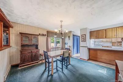 117 N Clinton Avenue, Bay Shore, NY 11706 - Photo 10