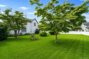 117 N Clinton Ave, Bay Shore, NY 11706 - Photo 4