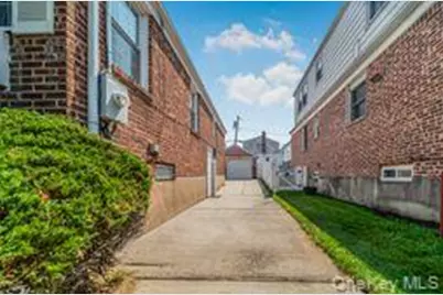 248 Kensington Road S, Garden City, NY 11530 - Photo 18