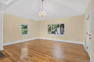 21 Oxford Blvd, Great Neck, NY 11023 - Photo 12