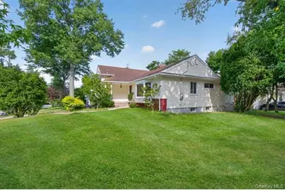 21 Oxford Boulevard, Great Neck, NY 11023 - Photo 22