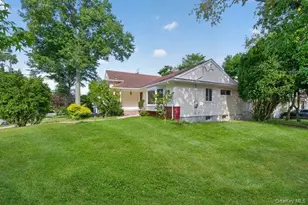 21 Oxford Blvd, Great Neck, NY 11023 - Photo 22