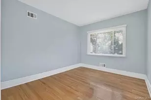 21 Oxford Blvd, Great Neck, NY 11023 - Photo 14