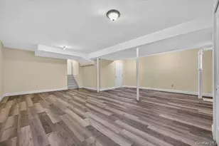 21 Oxford Blvd, Great Neck, NY 11023 - Photo 18