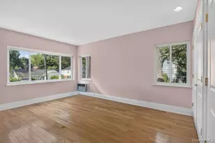 21 Oxford Blvd, Great Neck, NY 11023 - Photo 10