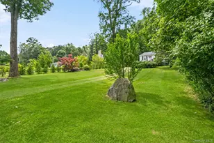 19 Oak Ridge Dr, Putnam Valley, NY 10579 - Photo 2