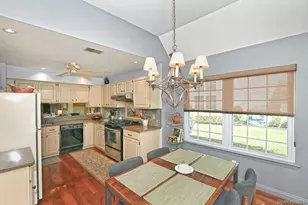 26 Mystic Cir, Bay Shore, NY 11706 - Photo 4