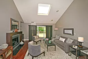 26 Mystic Cir, Bay Shore, NY 11706 - Photo 8