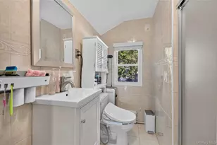 41 Catherine Ave, Franklin Square, NY 11010 - Photo 10