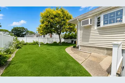 262 N Cedar Street, Massapequa, NY 11758 - Photo 10