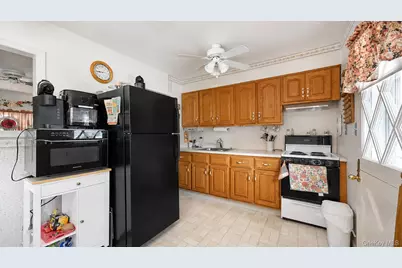 262 N Cedar Street, Massapequa, NY 11758 - Photo 16