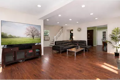 5 Burbury Lane, Great Neck, NY 11023 - Photo 8