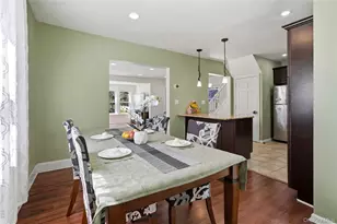 5 Burbury Ln, Great Neck, NY 11023 - Photo 12