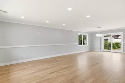 31 Underhill Avenue, Syosset, NY 11791 - Photo 6