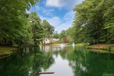 27 Windemere Way, Woodbury, NY 11797 - Photo 34