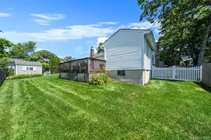 38 W 1st St, Ronkonkoma, NY 11779 - Photo 2
