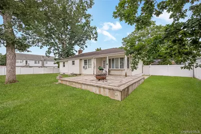 516 Shade Street, North Babylon, NY 11703 - Photo 14