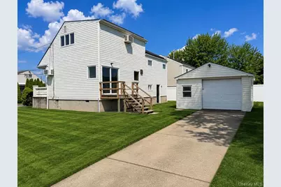 49 Noble Street, North Babylon, NY 11703 - Photo 2
