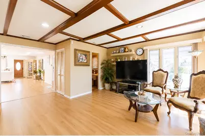 930 Balfour Street, Valley Stream, NY 11580 - Photo 6