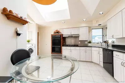 930 Balfour Street, Valley Stream, NY 11580 - Photo 8
