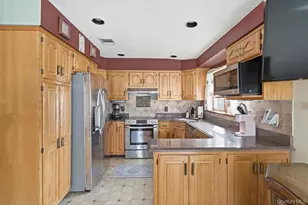 432 Wildwood Rd, Ronkonkoma, NY 11779 - Photo 12
