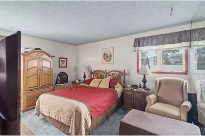 432 Wildwood Road, Ronkonkoma, NY 11779 - Photo 16