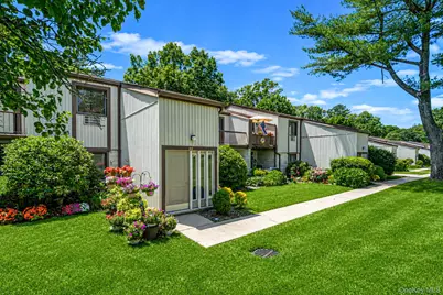 35 Richmond Boulevard #4B, Ronkonkoma, NY 11779 - Photo 2