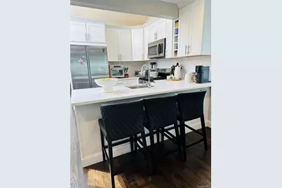 92 Clapham Avenue, Manhasset, NY 11030 - Photo 2