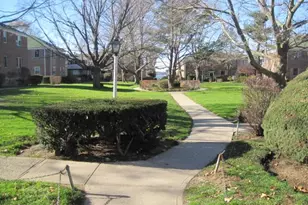 25 Dolphin Green, Port Washington, NY 11050 - Photo 14