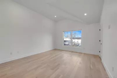 1 Manhasset Avenue #B, Port Washington, NY 11050 - Photo 20
