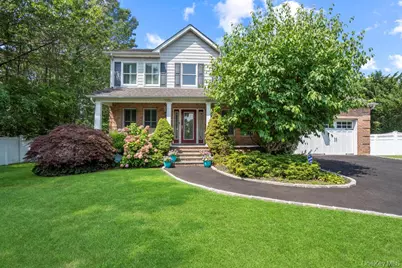 15 Victoria Court, Oakdale, NY 11769 - Photo 2