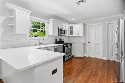 15 Victoria Court, Oakdale, NY 11769 - Photo 8