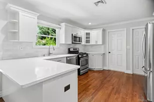 15 Victoria Ct, Oakdale, NY 11769 - Photo 8