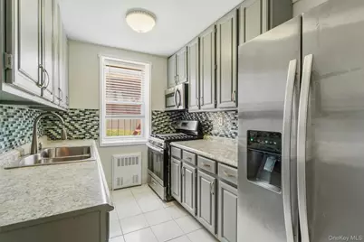 679 Warburton Avenue #2R, Yonkers, NY 10471 - Photo 12