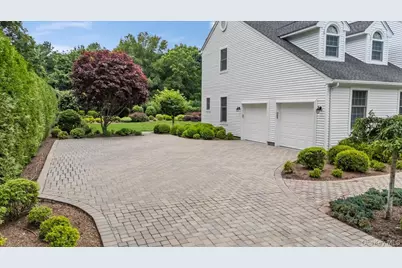 6 Briana Court, East Moriches, NY 11940 - Photo 4