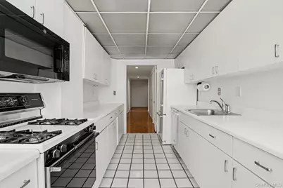 18 Shady Glen Court #403, New Rochelle, NY 10805 - Photo 8