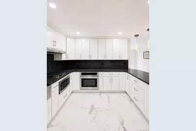 886 Woodmere Drive, Valley Stream, NY 11581 - Photo 10