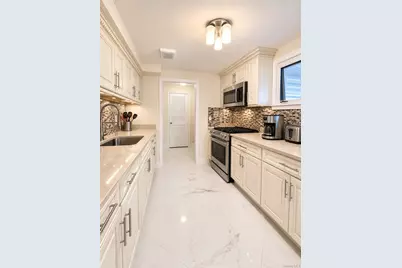 886 Woodmere Drive, Valley Stream, NY 11581 - Photo 30