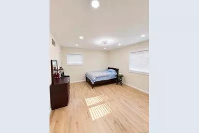 886 Woodmere Drive, Valley Stream, NY 11581 - Photo 12