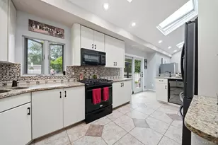 5 Delaware Ave, Commack, NY 11725 - Photo 8