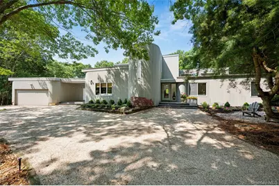 16 Elizabeth Lane, Quogue, NY 11959 - Photo 2