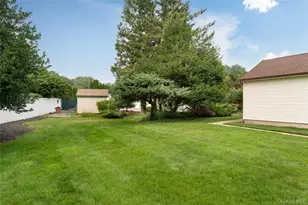 15 Fairfields Ct, Huntington Station, NY 11746 - Photo 32