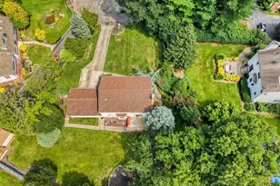 15 Fairfields Ct, Huntington Station, NY 11746 - Photo 2