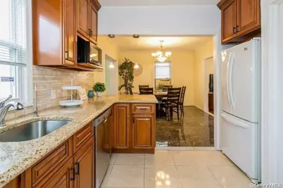 44 Jayson Avenue, Great Neck, NY 11021 - Photo 8