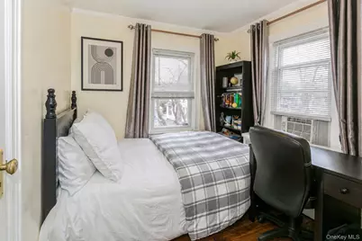 44 Jayson Avenue, Great Neck, NY 11021 - Photo 16