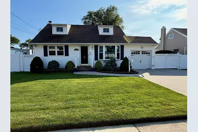 28 Central Avenue, North Babylon, NY 11703 - Photo 1
