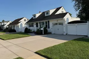 28 Central Ave, North Babylon, NY 11703 - Photo 2