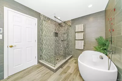 46 Elves Lane, Levittown, NY 11756 - Photo 24
