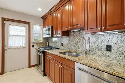70 Birchwood Drive, New Hyde Park, NY 11040 - Photo 10