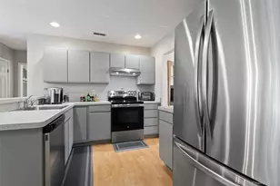 14 Lyford Ln, Poughkeepsie, NY 12601 - Photo 6